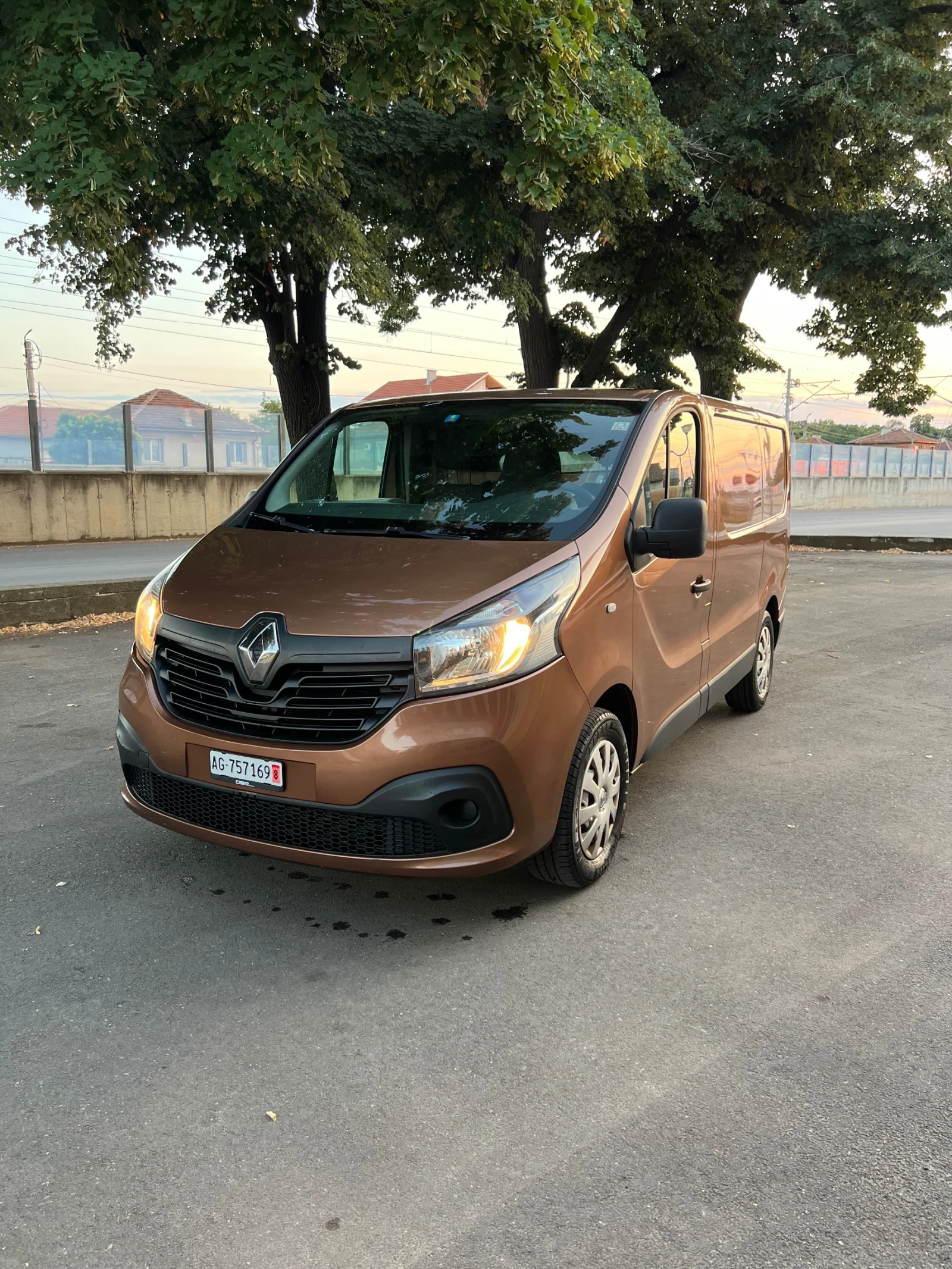 Renault Trafic 1.6 DCI, снимка 2 - Бусове и автобуси - 55618674