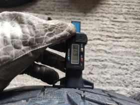 Гуми Зимни 235/55R17, снимка 5