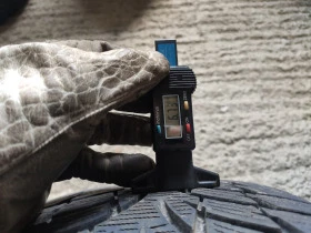 Гуми Зимни 235/55R17, снимка 6
