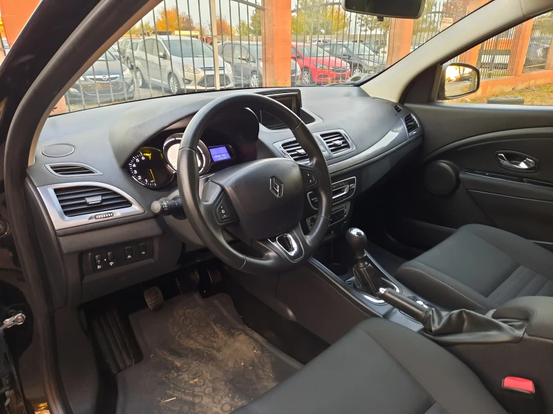 Renault Megane 1.2TCE, снимка 8 - Автомобили и джипове - 47750146