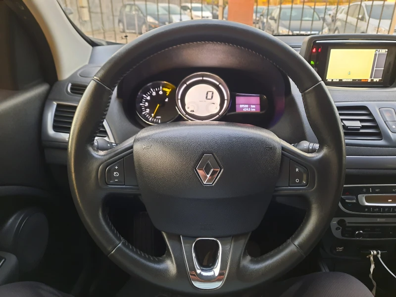 Renault Megane 1.2TCE, снимка 11 - Автомобили и джипове - 47750146