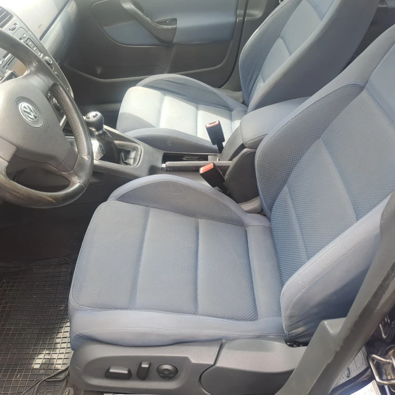 VW Golf 2.0 Обслужен, снимка 10 - Автомобили и джипове - 50454359