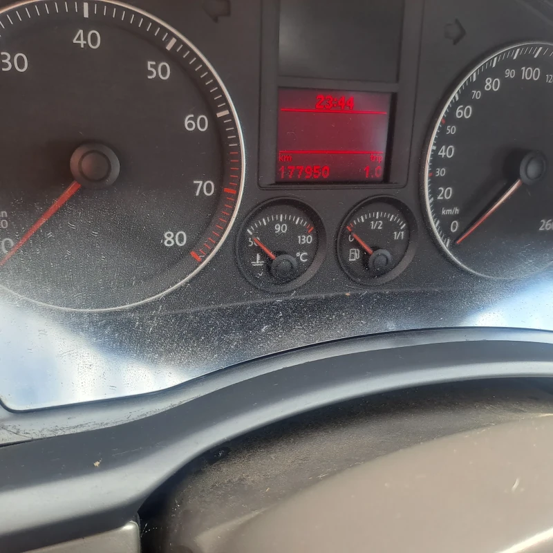 VW Golf 2.0 Обслужен, снимка 9 - Автомобили и джипове - 50454359