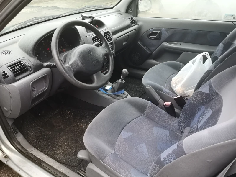 Renault Clio, снимка 4 - Автомобили и джипове - 52854541