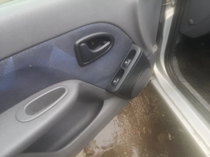 Renault Clio, снимка 5 - Автомобили и джипове - 52854541