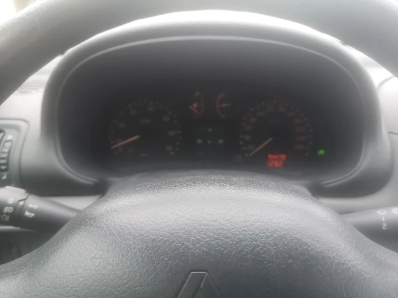 Renault Clio, снимка 7 - Автомобили и джипове - 52854541