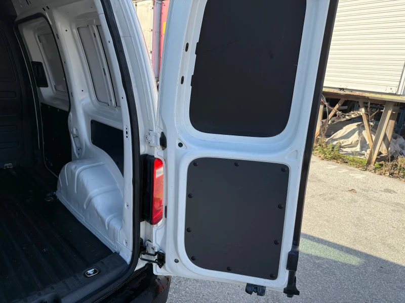 VW Caddy 2.0 TDI, снимка 10 - Автомобили и джипове - 53101293