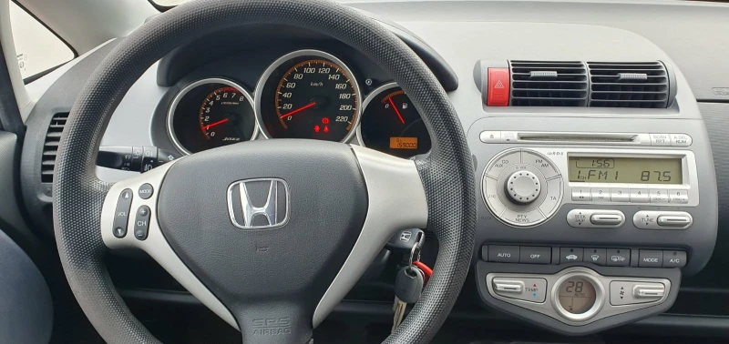 Honda Jazz 1.4i LS Style, снимка 10 - Автомобили и джипове - 53397517