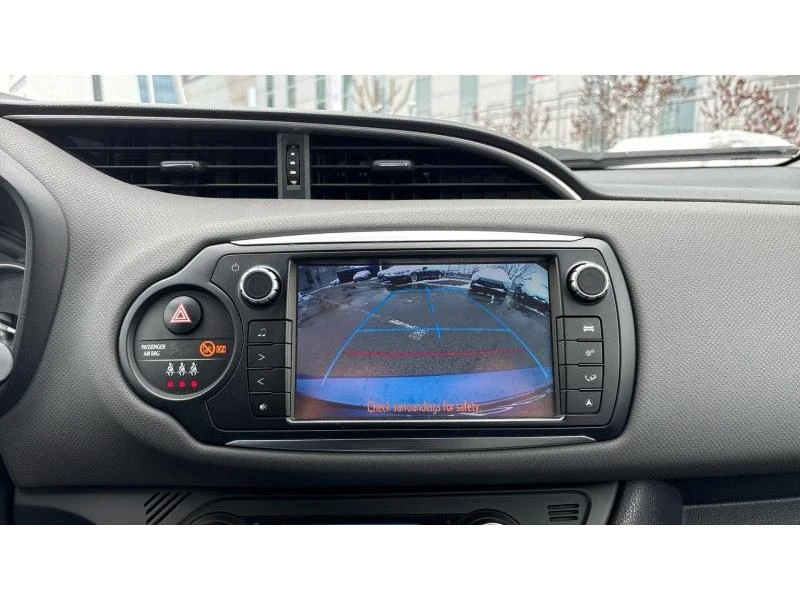 Toyota Yaris 1.5 HSD FANCY, снимка 15 - Автомобили и джипове - 53329420