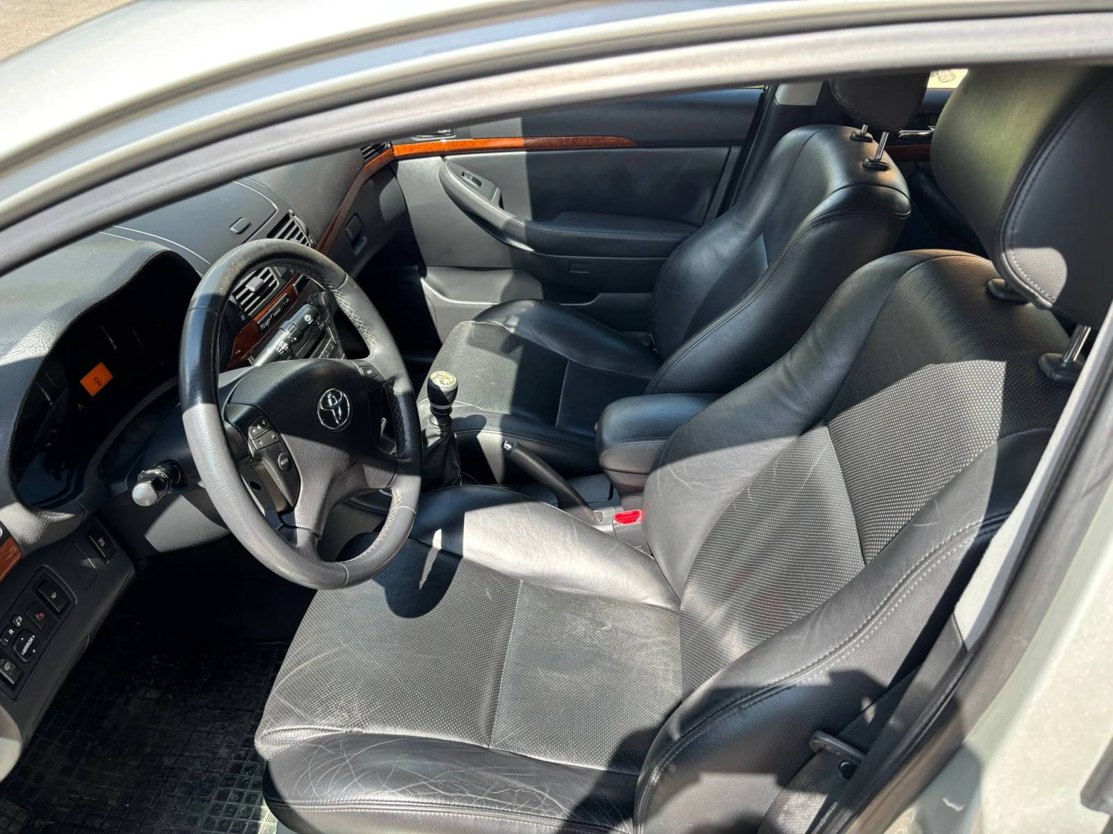Toyota Avensis  - изображение 8