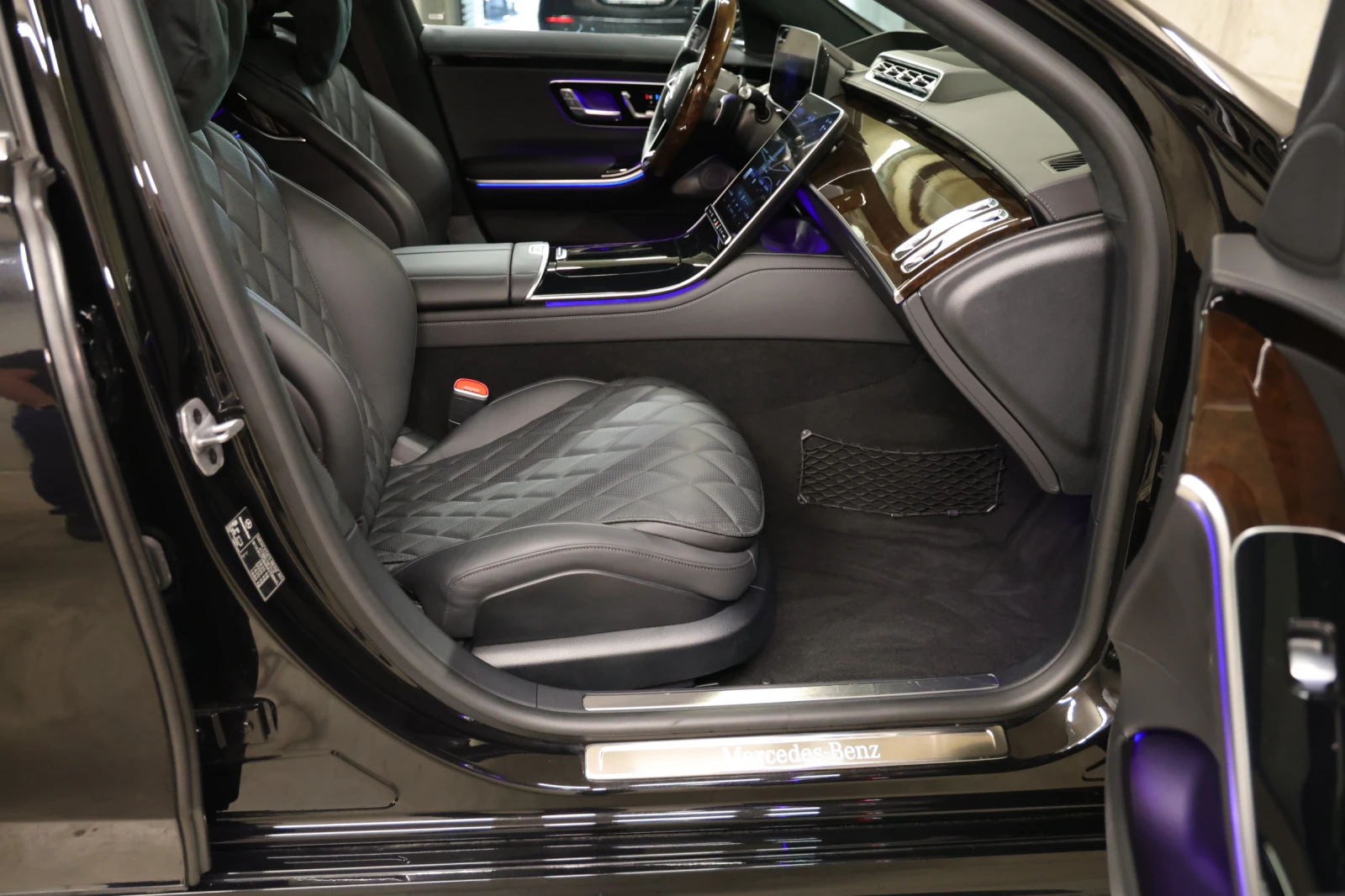 Mercedes-Benz S 580 Long AMG 3xTV Ексклузив Вентилация Масаж Панорамa - изображение 9
