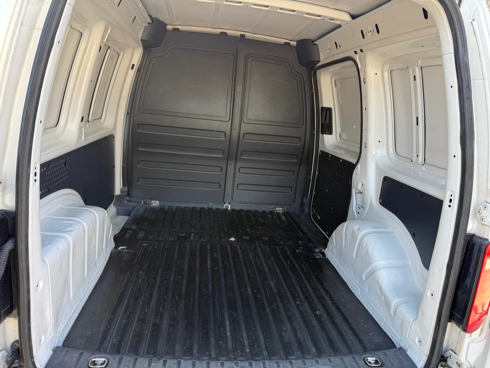 VW Caddy 2.0 TDI - изображение 9