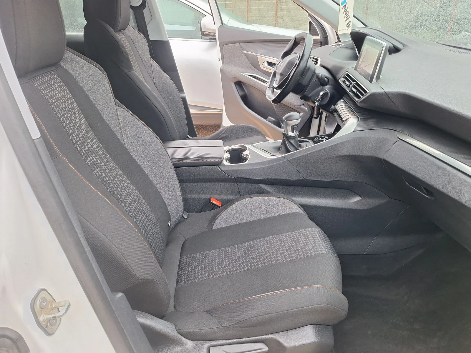 Peugeot 3008 1.6d* НАВИГАЦИЯ/КРОСУЕЙ/ЛЕД/6ск/ALLURE* , снимка 15 - Автомобили и джипове - 54509626