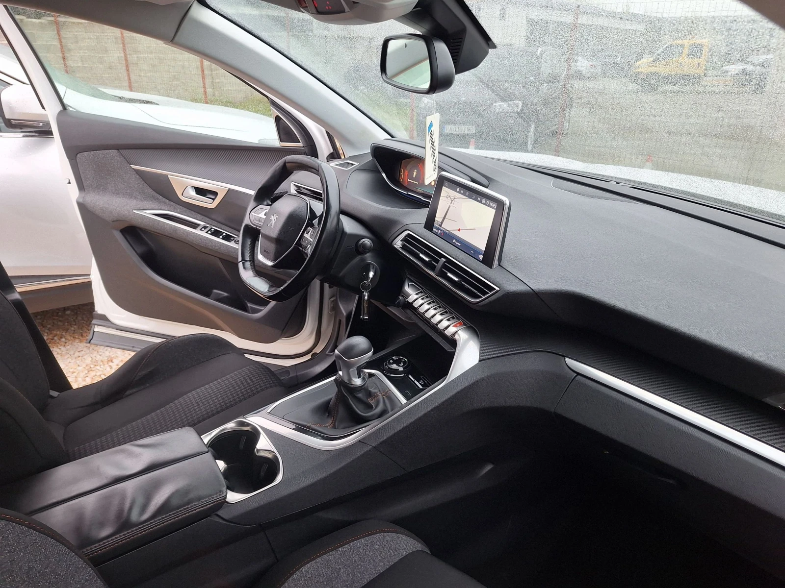 Peugeot 3008 1.6d* НАВИГАЦИЯ/КРОСУЕЙ/ЛЕД/6ск/ALLURE* , снимка 13 - Автомобили и джипове - 54509626