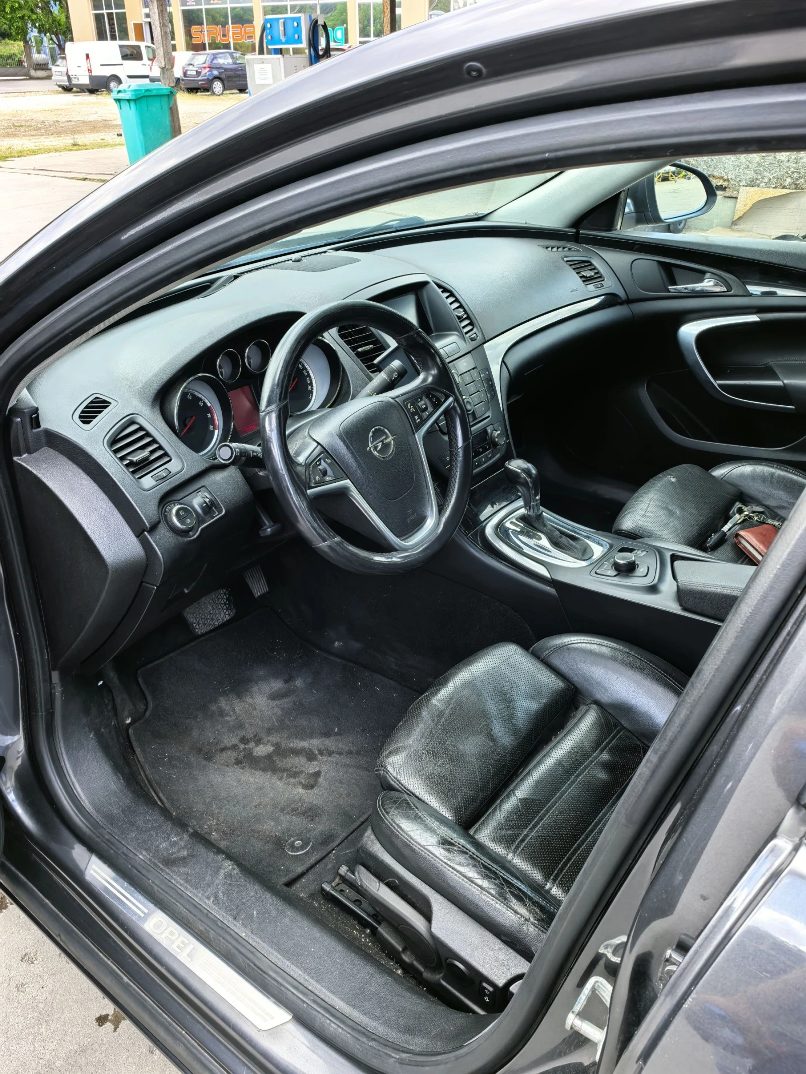Opel Insignia 2.8Т, снимка 6 - Автомобили и джипове - 54610908