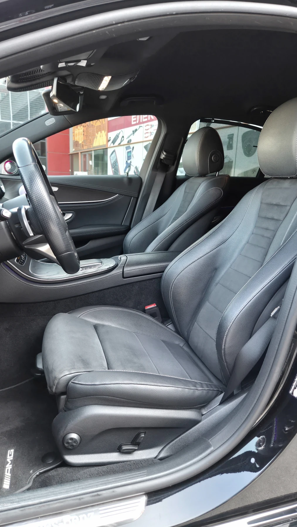 Mercedes-Benz E 220 AMG /4х4/360гр./ KEYLESS/ ПОДГРЕВ, снимка 7 - Автомобили и джипове - 54756239