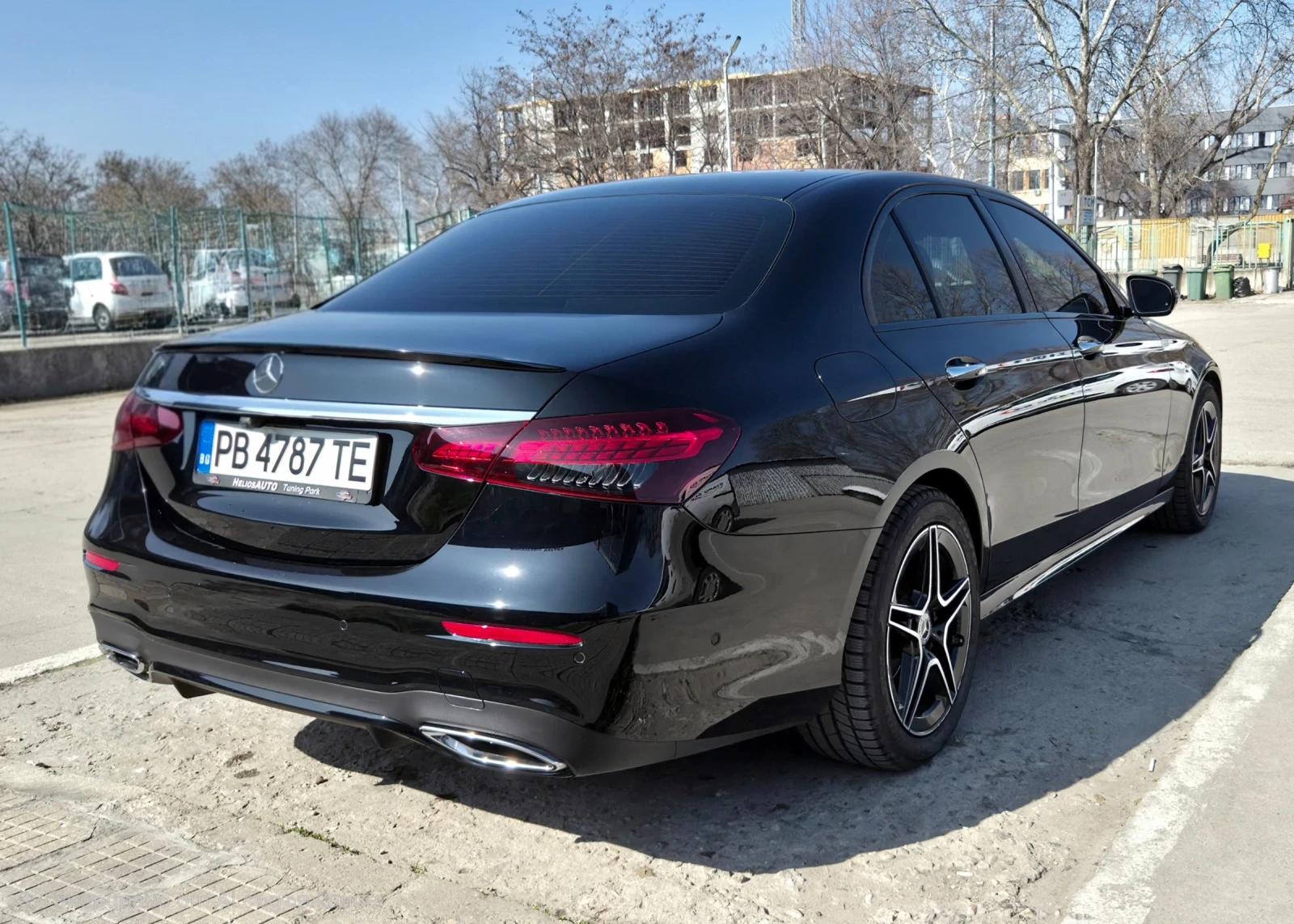 Mercedes-Benz E 220 AMG /4х4/360гр./ KEYLESS/ ПОДГРЕВ, снимка 3 - Автомобили и джипове - 54756239