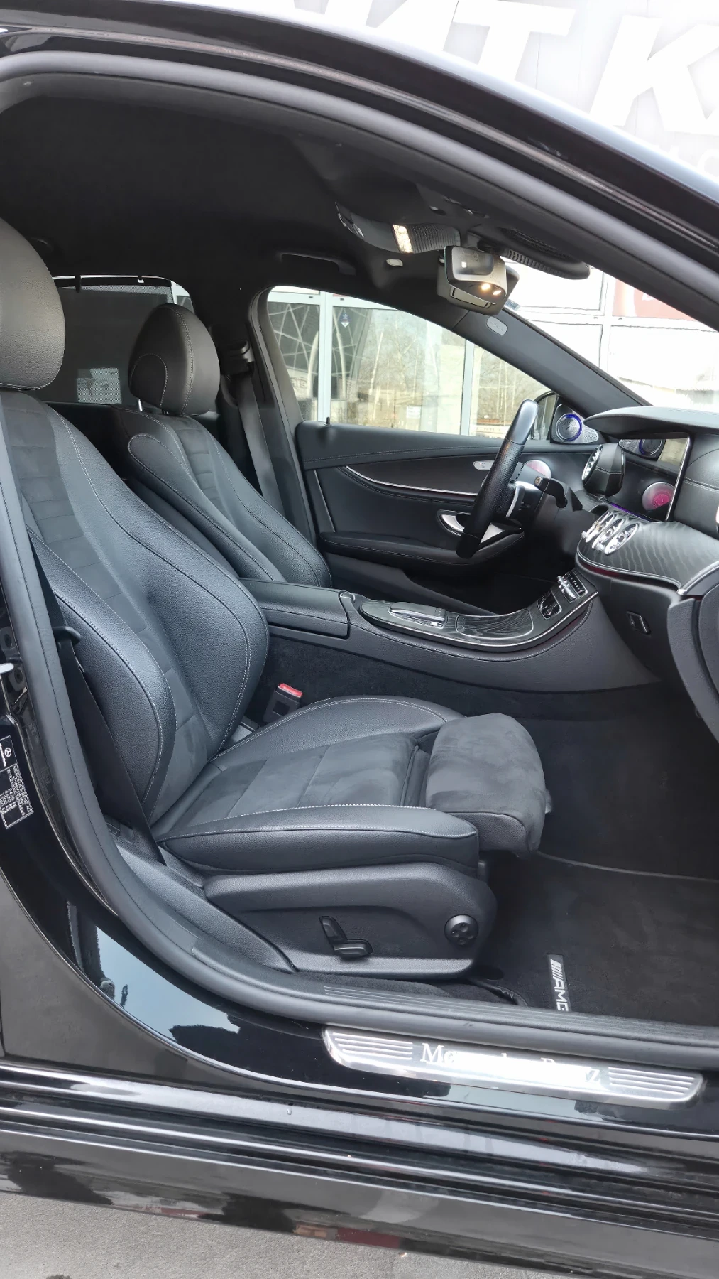 Mercedes-Benz E 220 AMG /4х4/360гр./ KEYLESS/ ПОДГРЕВ, снимка 9 - Автомобили и джипове - 54756239