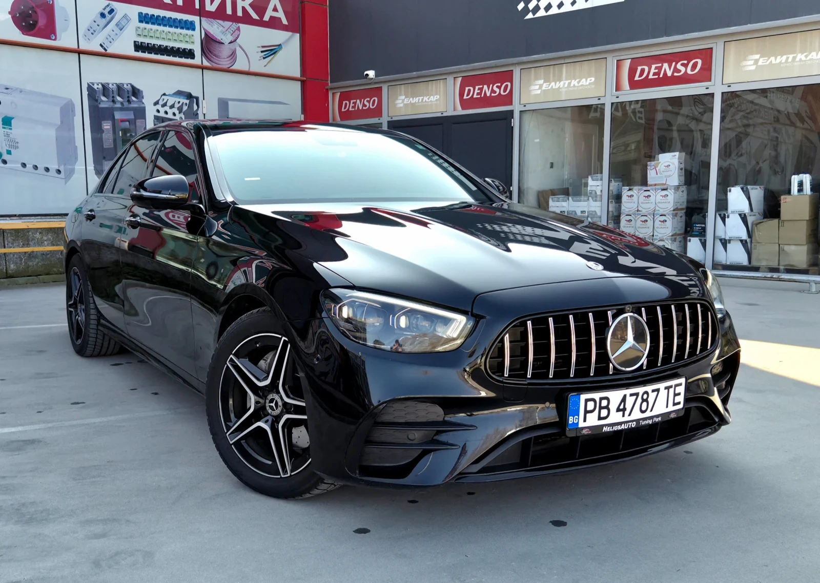 Mercedes-Benz E 220 AMG /4х4/360гр./ KEYLESS/ ПОДГРЕВ, снимка 2 - Автомобили и джипове - 54756239