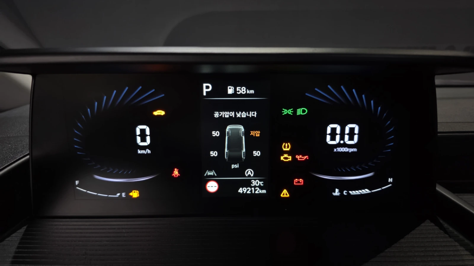 Hyundai Staria Modern* BLIND SPOT* ПОДГРЕВ ВОЛАН* КРАЙНА ЦЕНА, снимка 8 - Автомобили и джипове - 55243860