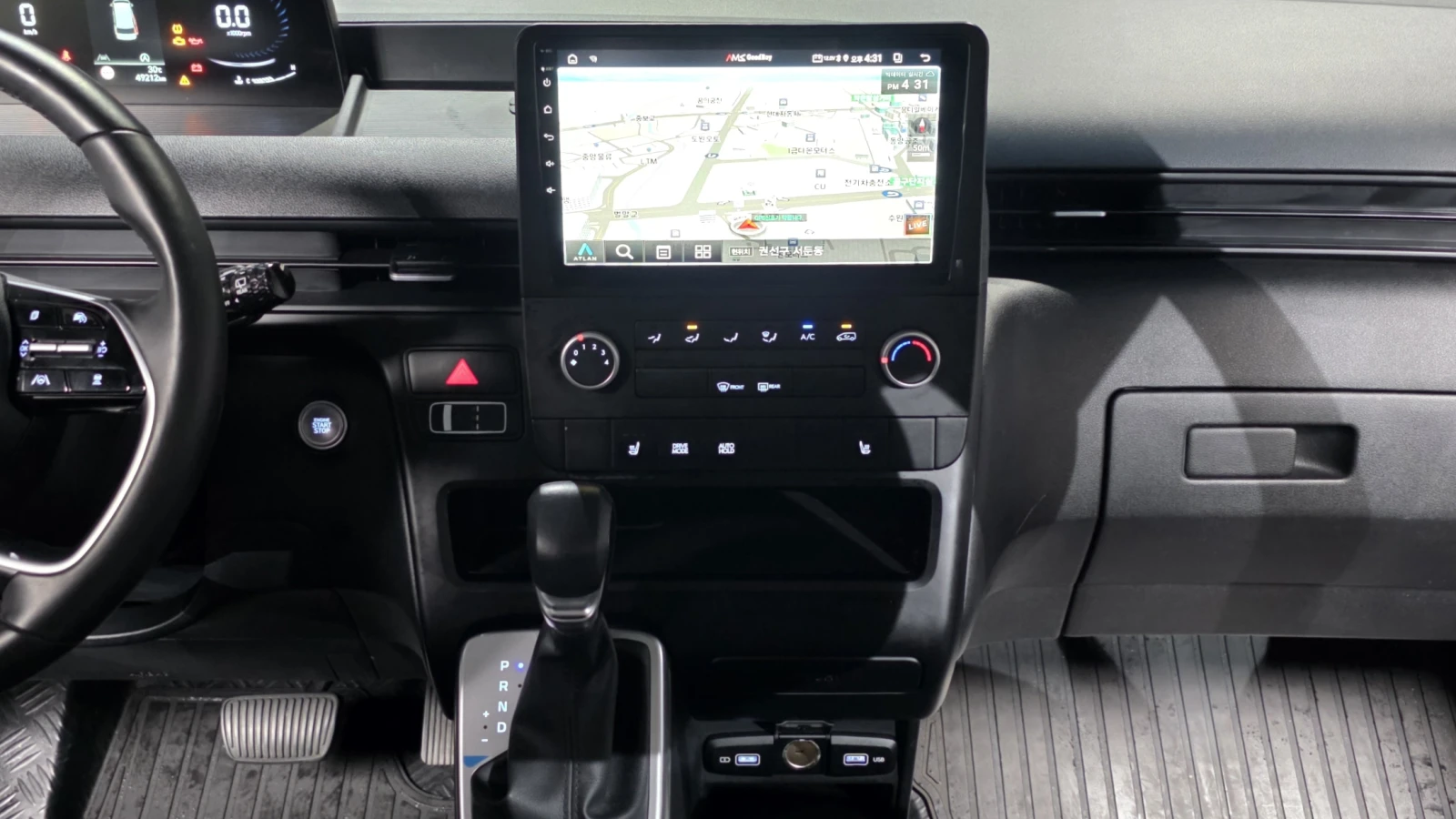 Hyundai Staria Modern* BLIND SPOT* ПОДГРЕВ ВОЛАН* КРАЙНА ЦЕНА, снимка 14 - Автомобили и джипове - 55243860