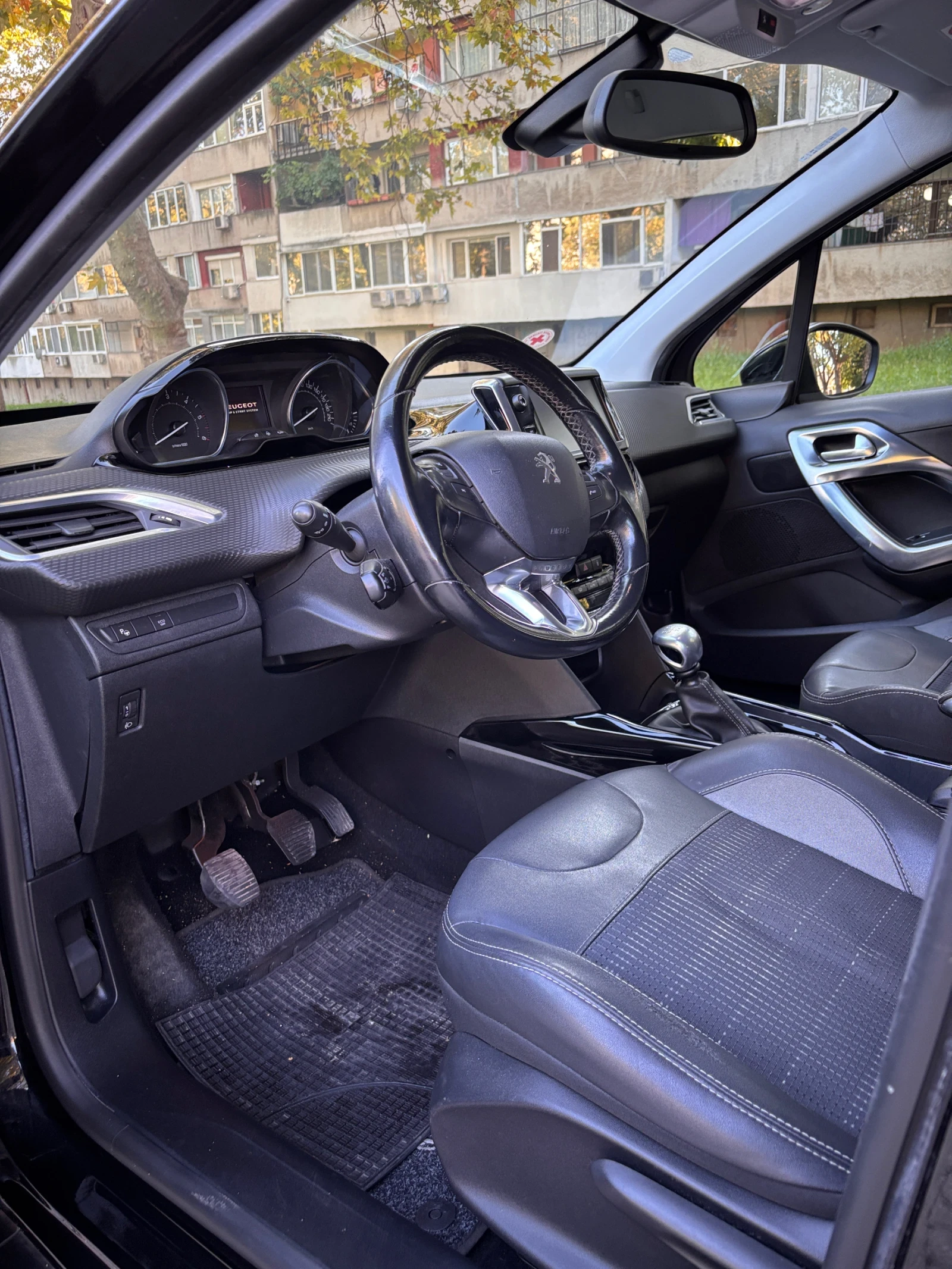 Peugeot 2008  1, 6  Blue HDI Allure/навигация/камера /Car play, снимка 14 - Автомобили и джипове - 55353357