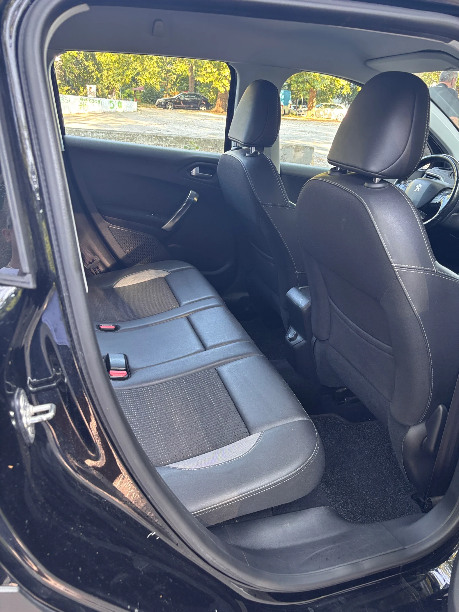 Peugeot 2008  1, 6  Blue HDI Allure/навигация/камера, снимка 16 - Автомобили и джипове - 55353357