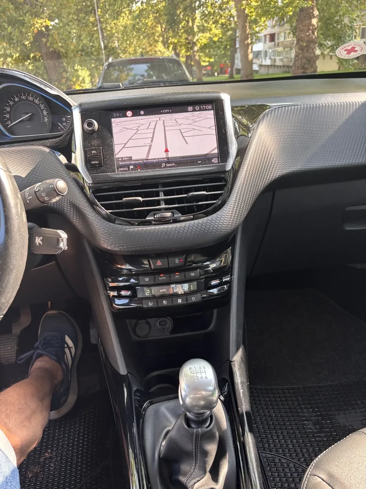Peugeot 2008  1, 6  Blue HDI Allure/навигация/камера, снимка 9 - Автомобили и джипове - 55353357