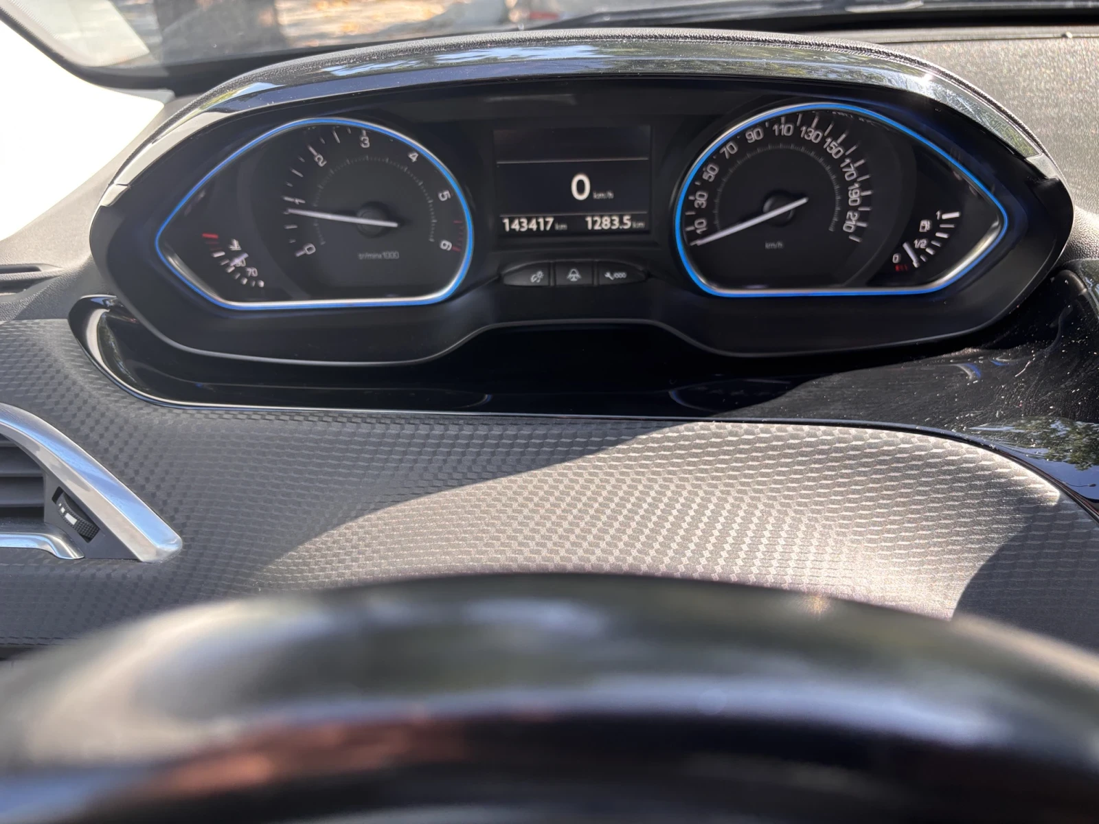Peugeot 2008  1, 6  Blue HDI Allure/навигация/камера, снимка 11 - Автомобили и джипове - 55353357