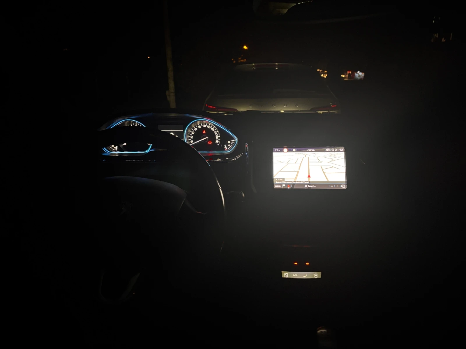 Peugeot 2008  1, 6  Blue HDI Allure/навигация/камера /Car play, снимка 15 - Автомобили и джипове - 55353357