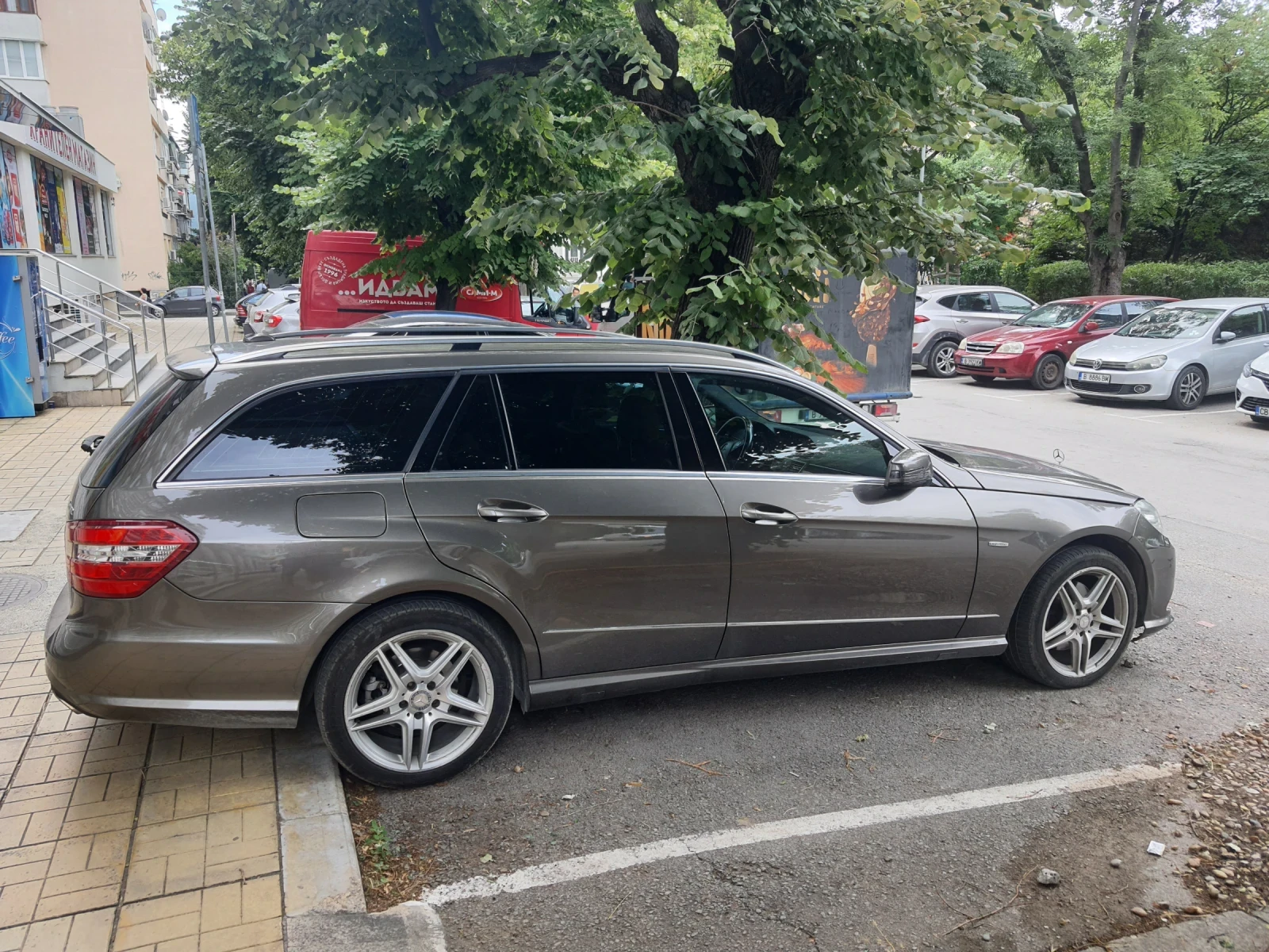 Mercedes-Benz E 350 Платено Каско и ГО до 06.2027, снимка 2 - Автомобили и джипове - 55400659