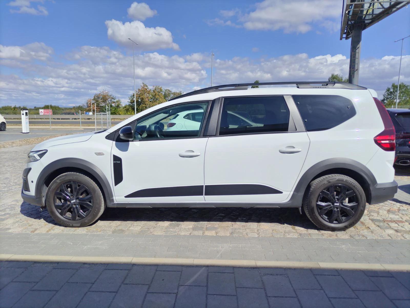Dacia Jogger 1.0Tce/100к.с./ECO-G/Extreme/6+ 1, снимка 7 - Автомобили и джипове - 56179890