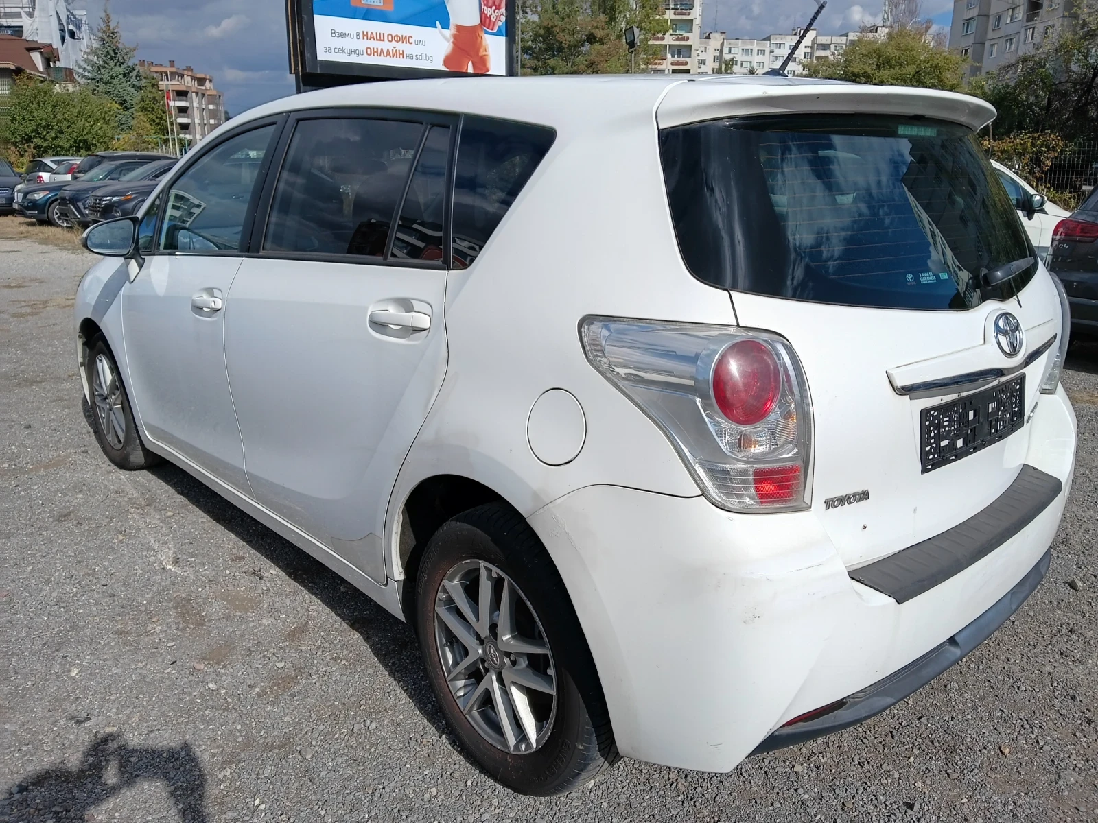 Toyota Verso 1.6 d 7места, снимка 3 - Автомобили и джипове - 56281781