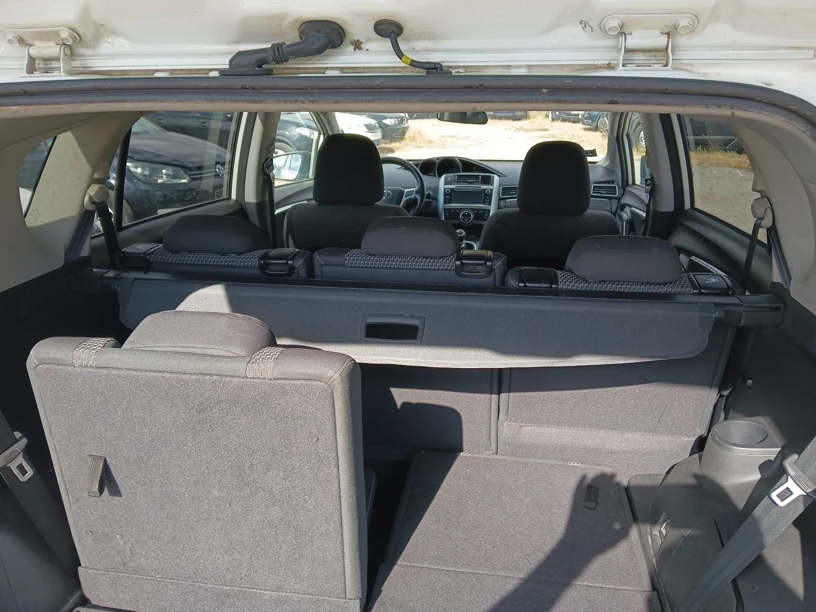 Toyota Verso 1.6 d 7места, снимка 5 - Автомобили и джипове - 56281781