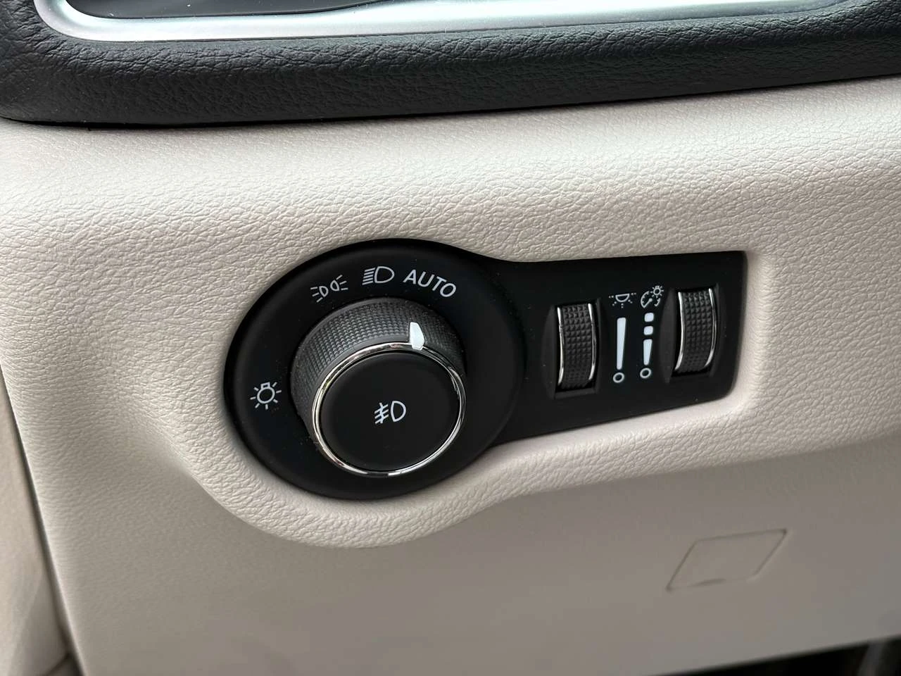 Chrysler Pacifica Limited | Nav | Pano Roof | Heated/Cooled Seats |  | Mobile.bg � ����������� 16