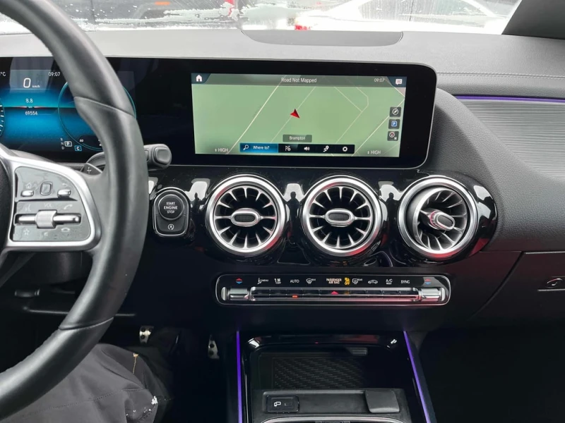 Mercedes-Benz GLA 250 * CARFAX * БЕЗ ПЪРВОНАЧАЛНА ВНОСКА, снимка 9 - Автомобили и джипове - 53125417