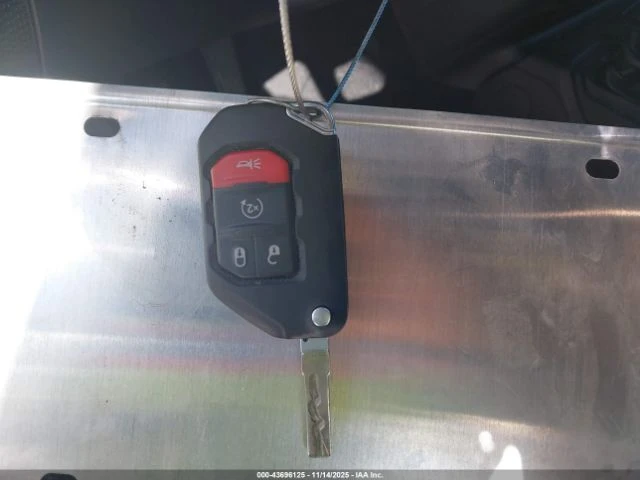 Jeep Wrangler Unlimited Sahara 4X4 - изображение 10