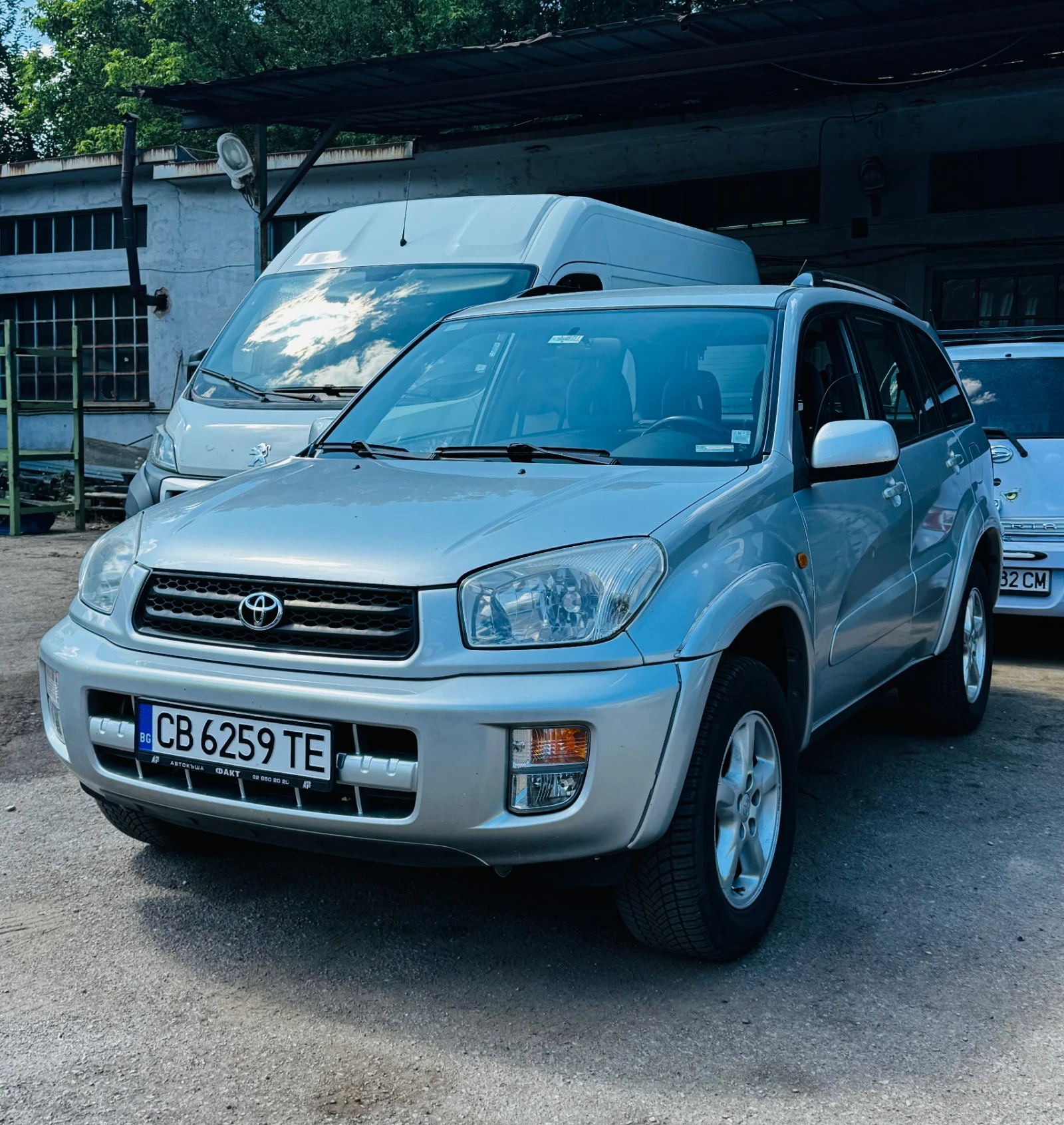 Toyota Rav4 2.0i 16V - изображение 2