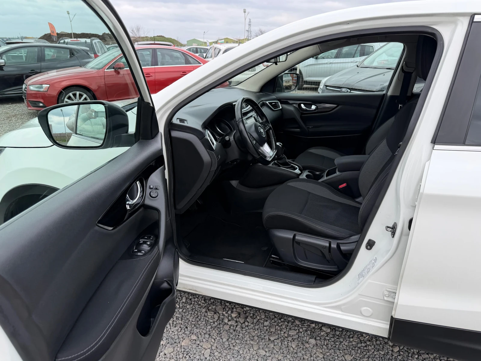 Nissan Qashqai 1.6 DCI АВТОМАТИК , снимка 7 - Автомобили и джипове - 53910075