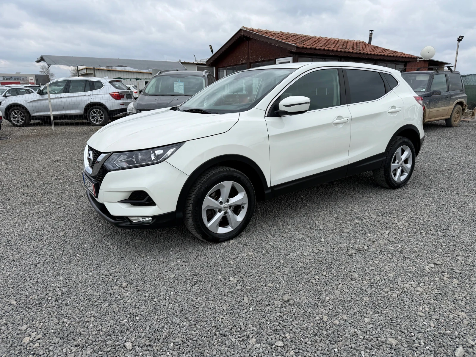 Nissan Qashqai 1.6 DCI АВТОМАТИК , снимка 3 - Автомобили и джипове - 53910075