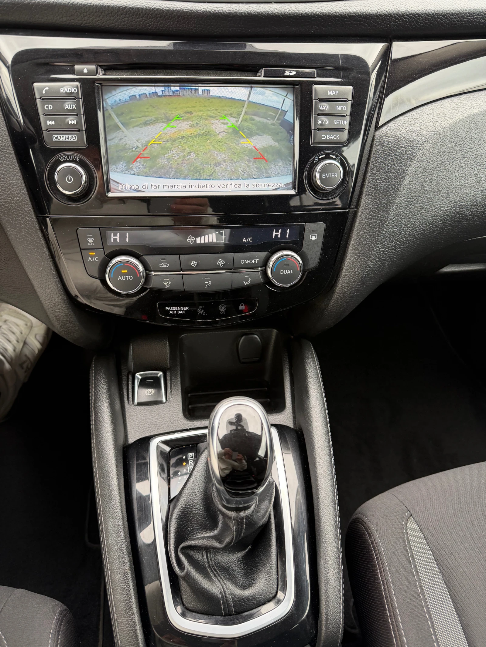 Nissan Qashqai 1.6 DCI АВТОМАТИК , снимка 16 - Автомобили и джипове - 53910075