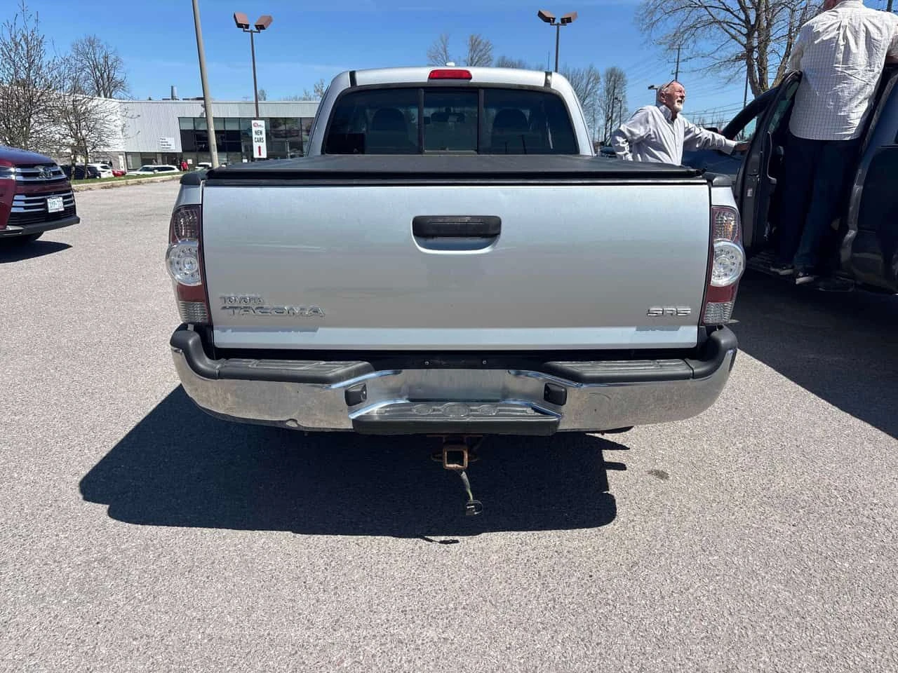 Toyota Tacoma | 2WD Access Cab I4 | CARFAX | ДВА КЛЮЧА | , снимка 5 - Автомобили и джипове - 54343473