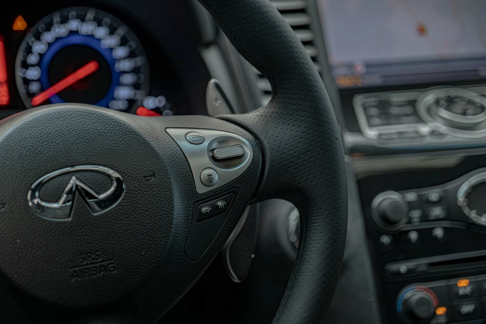Infiniti Fx 37 LPG/Обдухване/Камера/Bose/Distronic, снимка 14 - Автомобили и джипове - 54759261
