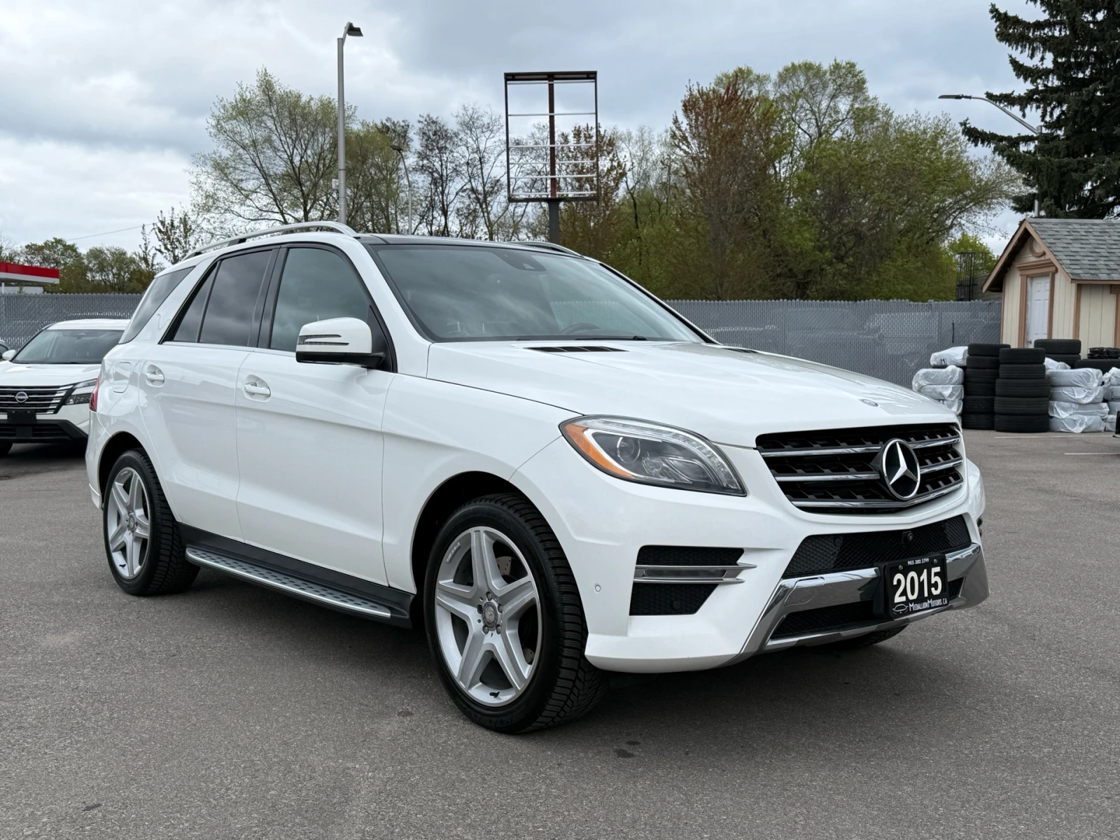 Mercedes-Benz ML 350 4MATIC* AMG*  Harman/Kardon* AIRMATIC* 360* , снимка 2 - Автомобили и джипове - 54959196
