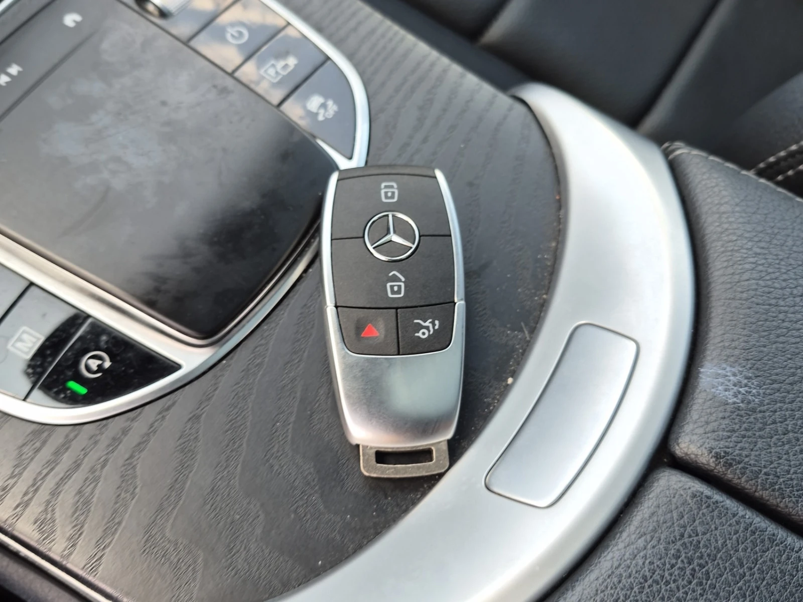 Mercedes-Benz GLC 300 /360/DISTRONIC/CARFAX/АВТОКРЕДИТ, снимка 8 - Автомобили и джипове - 55799459