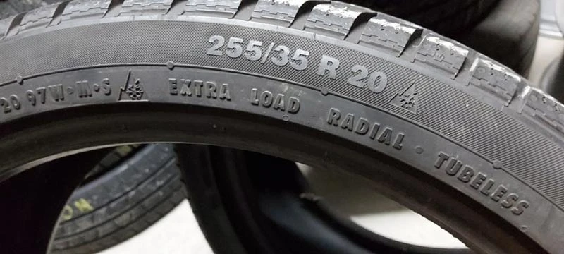 Гуми Зимни 255/35R20, снимка 5 - Гуми и джанти - 31140936