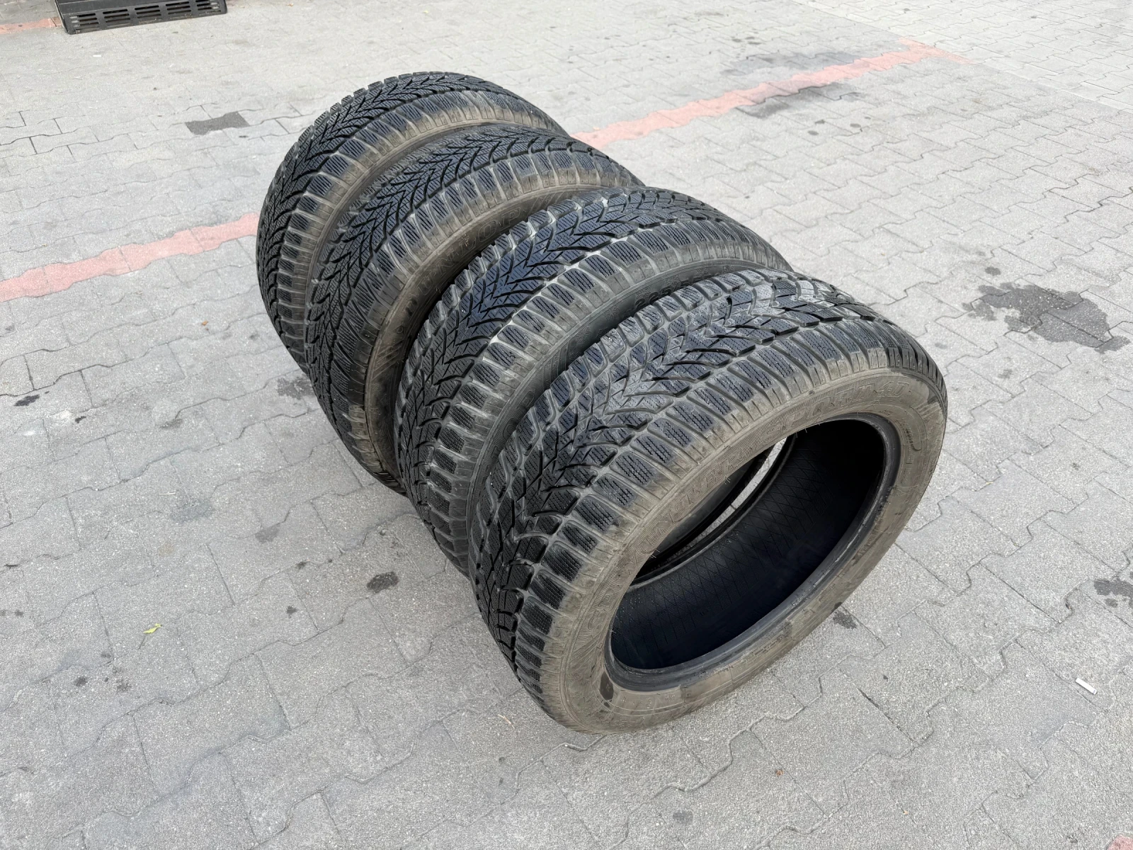 Гуми Зимни 225/55R18, снимка 2 - Гуми и джанти - 56247079