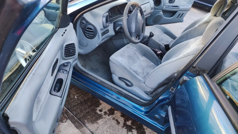 Renault Laguna 1.6, снимка 8 - Автомобили и джипове - 48392255