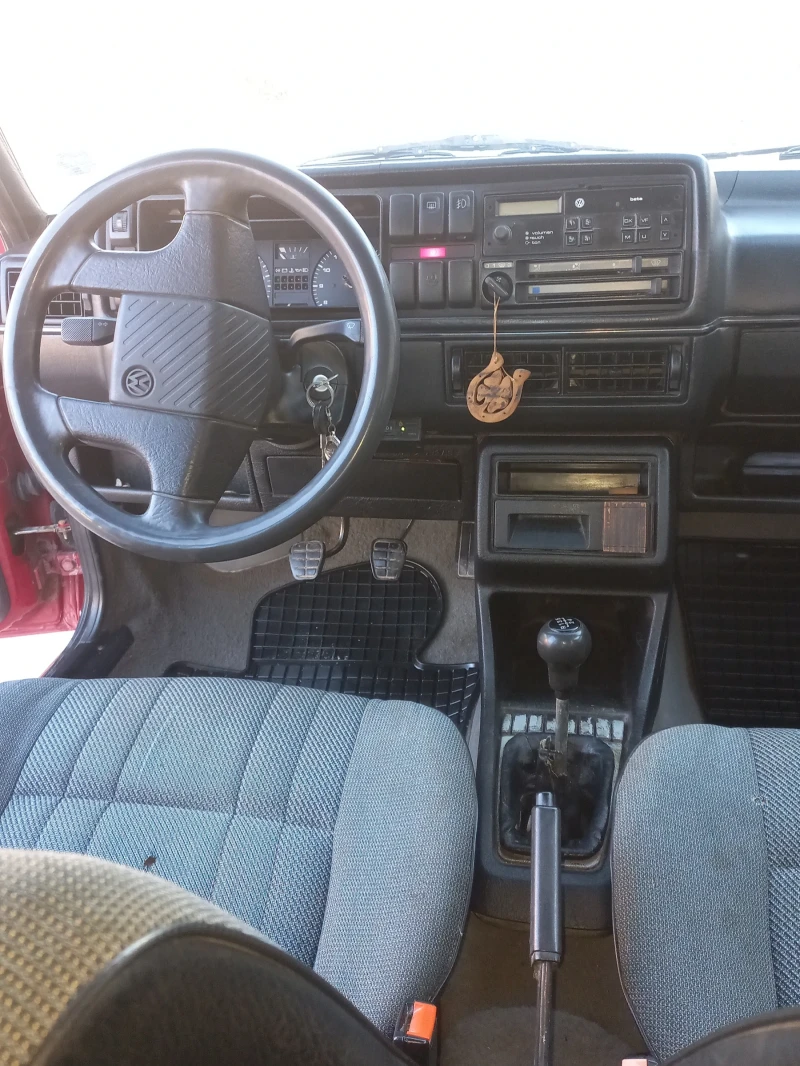 VW Golf 1.6, снимка 5 - Автомобили и джипове - 48572839