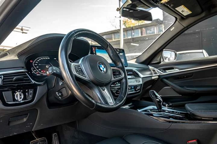 BMW 540 540i XDRIVE | M POWER PKG | HUD | NAVI | HARMAN&KA, снимка 7 - Автомобили и джипове - 54026262